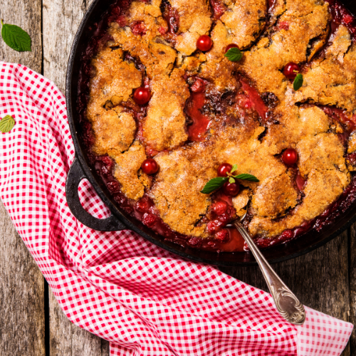 Image de cobbler aux cerises pour l'article sur les desserts au barbecue